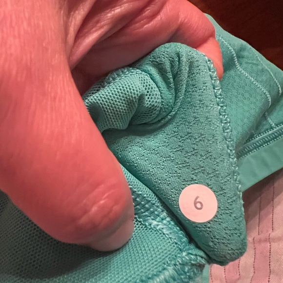 Lululemon tank top in green and grey. Built in bra in excellent condition - Picture 4 of 4